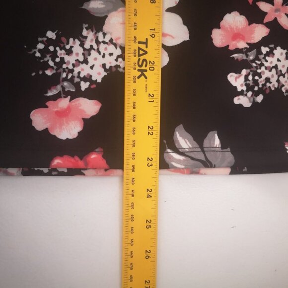 Ricki's Ladies Elastic Waist Size XXL Black with Peach & Grey Flowers Skirt - Picture 6 of 6